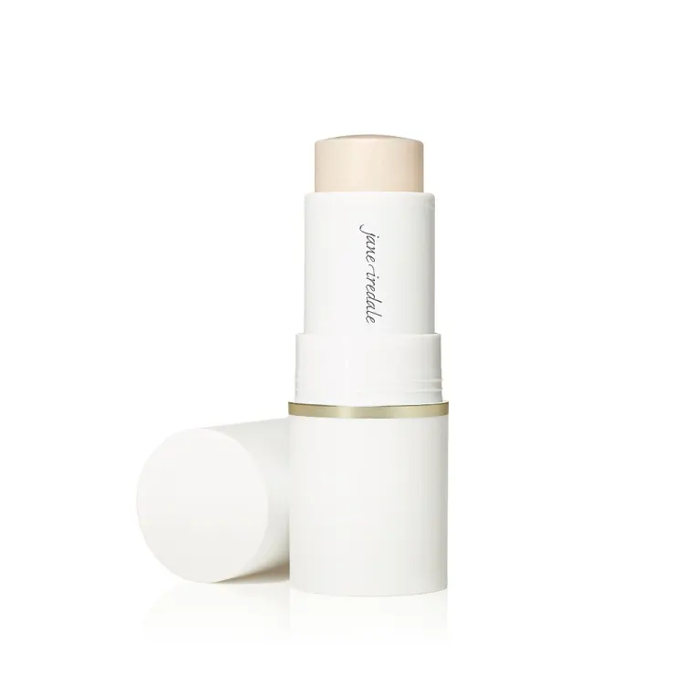 Na zdjęciu widzimy wielofunkcyjny kremowy, mineralny rozświetlacz w sztyfcie tzw. stick; Glow Time®  Highlighter Stick marki Jane Iredale w odcieniu Solstice.