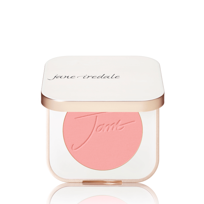 Na zdjęciu widoczny jest róż do policzków jane iredale w odcieniu awake, zamkniętych w kwadratowym, eleganckim kompakcie z białą pokrywką i złotym wykończeniem.