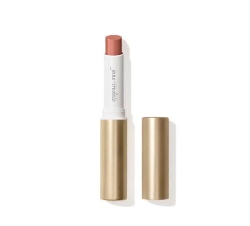 Na zdjęciu znajduje się pomadka Jane Iredale z serii Color Luxe. Jest w eleganckim złoto-białym opakowaniu, z napisem marki na białej części.