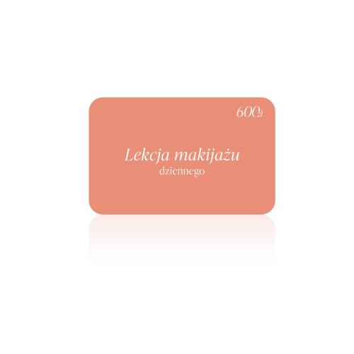 Voucher na lekcję makijażu dziennego o wartości 600 zł. Tło ma kolor brzoskwiniowy.  W środku widnieje biały napis: „Lekcja makijażu dziennego”.  W górnym rogu umieszczona jest kwota 600 zł.  Całość ma minimalistyczny wygląd, sugerujący usługę premium.