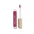 Na zdjęciu znajduje się błyszczyk do ust marki Jane Iredale w odcieniu Candied Rose. Kolor to intensywny róż z nutą śliwki, wzbogacony połyskującymi drobinkami, które nadają ustom efekt mokrego blasku i głębi.