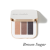 Paletka Jane Iredale w odcieniu Brown Sugar to eleganckie połączenie odcieni brązu z lekkim połyskiem: połyskujący złotawy brąz, błyszczący, neutralny brąz z nutą chłodnego beżu, ciemny brąz z grafitowym połyskiem.