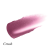 Na grafice widoczna jest próbka koloru szminki lub balsamu do ust marki Jane Iredale w odcieniu Crush. To chłodny, głęboki róż wpadający w śliwkę, z subtelnym połyskiem. Konsystencja wygląda na kremową i gładką