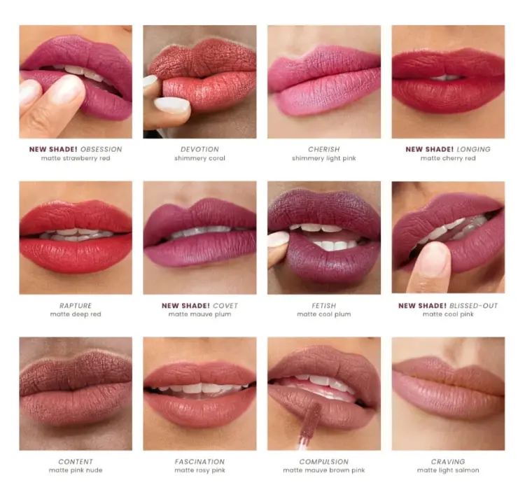 Na zdjęciu zaprezentowano 12 odcieni błyszczyków do ust Lip Stain marki Jane Iredale, pokazanych na modelkach. Każdy kolor jest podpisany nazwą i typem wykończenia. To zestawienie doskonale pokazuje, jak dany odcień wygląda na ustach