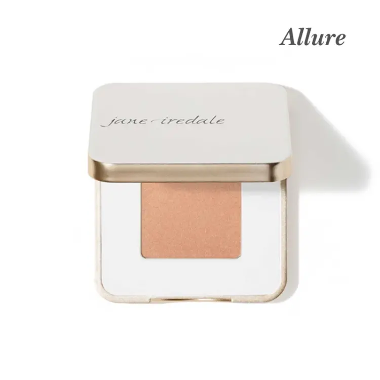 Cień do powiek Jane Iredale PurePressed Eye Shadow Single w odcieniu Allure.  Ciepły, łososiowo-brzoskwiniowy cień z satynowym blaskiem. Doskonały na dzień – dodaje skórze ciepła i zdrowego blasku.