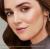 Modelka w makijażu gdzie użyto JANE IREDALE 24-Karat GOLD DUST - złoty pyłek do makijażu oczu, twarzy i dekoltu i rozświetlacz w sztyfcie Solstice.