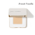 Cień do powiek Jane Iredale w odcieniu French Vanilla. Produkt znajduje się w eleganckim, białym etui z subtelnym złotym wykończeniem. Kolor  to jasny, ciepły odcień beżu – idealny dla osób o jasnej cerze.