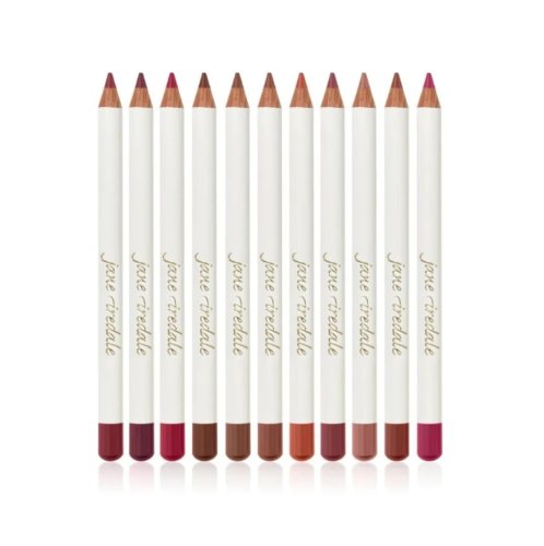 Na zdjęciu widoczne są kredki do oczu marki jane iredale – klasyczne, temperowane, w eleganckiej białej oprawce z logo marki. To miękkie kredki, które mogą być używane zarówno na linii rzęs, jak i na linii wodnej.