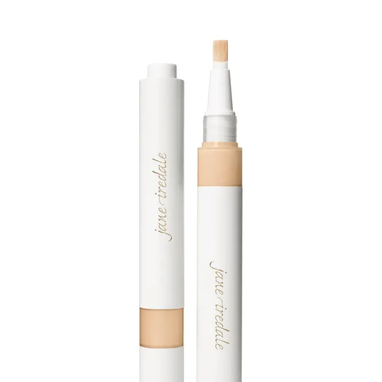 Na zdjęciu znajduje się korektor w pędzelku marki jane iredale – Skintuition Brightening Under Eye Concealer. Widać opakowanie typu twist z wbudowanym aplikatorem-pędzelkiem oraz zatyczkę. Produkt służy do rozświetlania i maskowania cieni pod oczami.