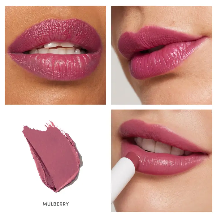 Na zdjęciu przedstawiono pomadkę Jane Iredale w odcieniu Mulberry. To odcień chłodny, intensywny fioletowo-śliwkowy róż. Kolor przypominający dojrzałą morwę (mulberry).