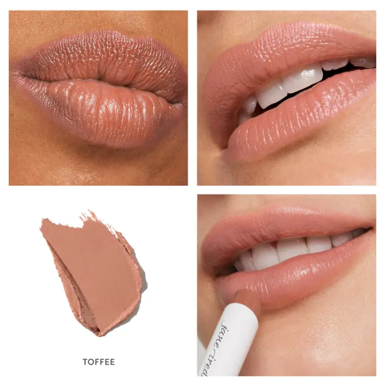 Na zdjęciu przedstawiona jest pomadka Jane Iredale w odcieniu Toffee. To odcień ciepły, karmelowy nude z delikatnym brzoskwiniowym tonem. Naturalny, elegancki kolor w stylu „makeup no makeup