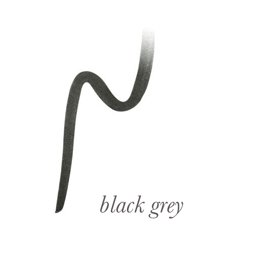 Grafika przedstawia próbkę koloru kredki do oczu jane iredale eye pencil w odcieniu Black Grey – grafitowy (czarno-szary). Miękki odcień czerni z nutą szarości – idealny do dziennego makijażu.